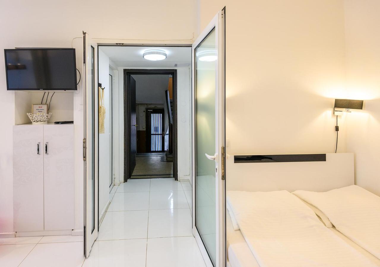 Zero-Waste Studio Apartment In Central Sófia Exterior foto